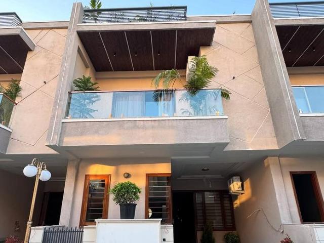 3 BHK Independent House in Mowa for resale Raipur. The reference number is 20943997