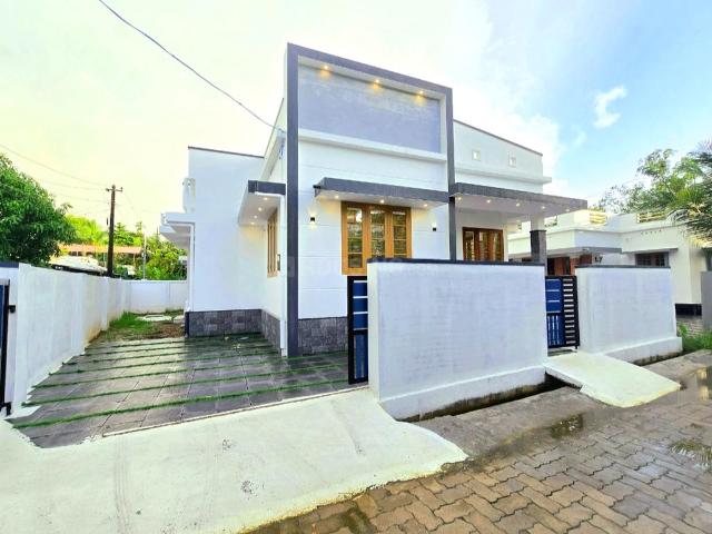 3 BHK Independent House in North Paravoor for resale North Paravoor. The reference number is 17461341
