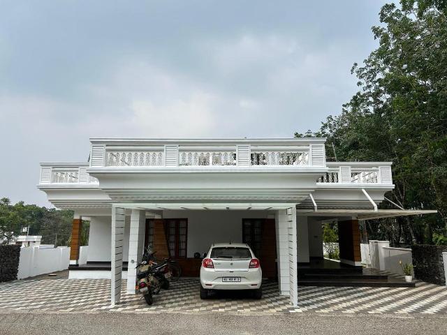 3 BHK Independent House in Pukkattupady for resale Kochi. The reference number is 20183986
