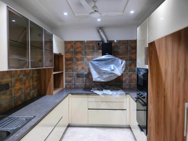 3 BHK Independent House in Sarvodaya Enclave for resale South Delhi. The reference number is 17697674