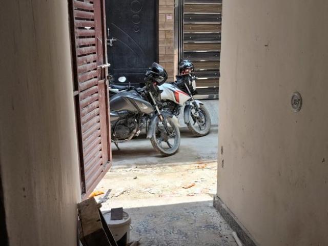 3 BHK Independent House in Sector 105 for resale Gurgaon. The reference number is 20383442