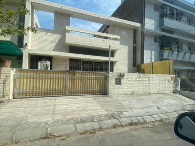 3 BHK Independent House in Sector 35 for resale Chandigarh. The reference number is 14750977