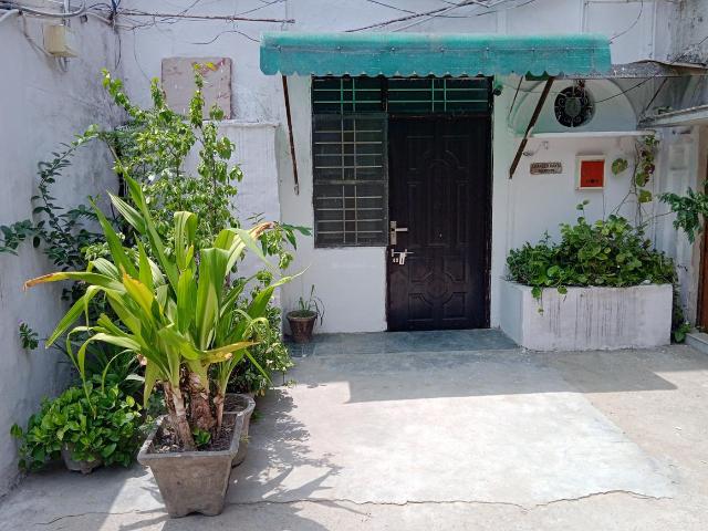 3 BHK Independent House in Subzi Mandi for resale North Delhi. The reference number is 9120798