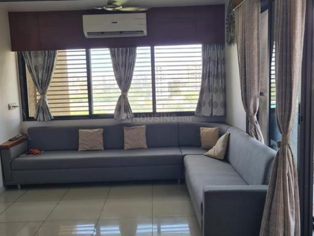 3 BHK Apartment in Vaishno Devi Circle for rent Ahmedabad. The reference number is 20826775