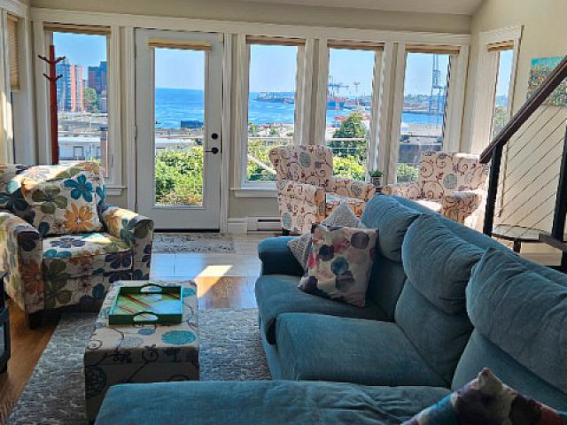 3 Br/2.5 Ba Garden Home With Magnificent Views