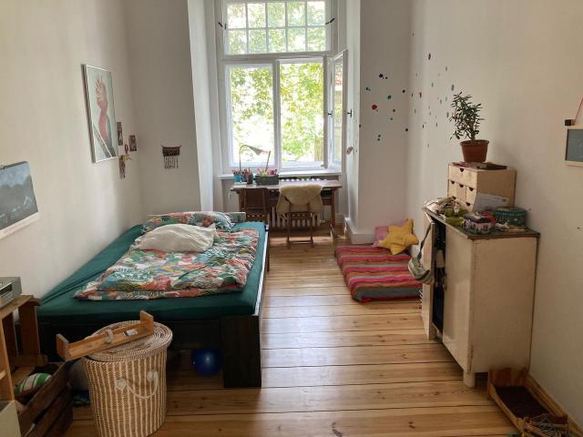 3 BR APARTMENT FOR INTERMEDIATE RENT Living between John F. Kennedy and David Bowie in beautiful Berlin Schöneberg, Berlin Amsterdam Apartments for Rent