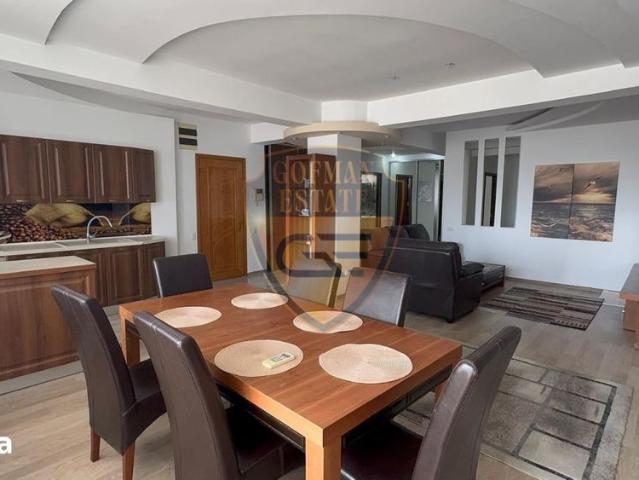 3 camere 180 mp + Parcare privata. Peninsula, Centrul Vechi, Piata Ovi