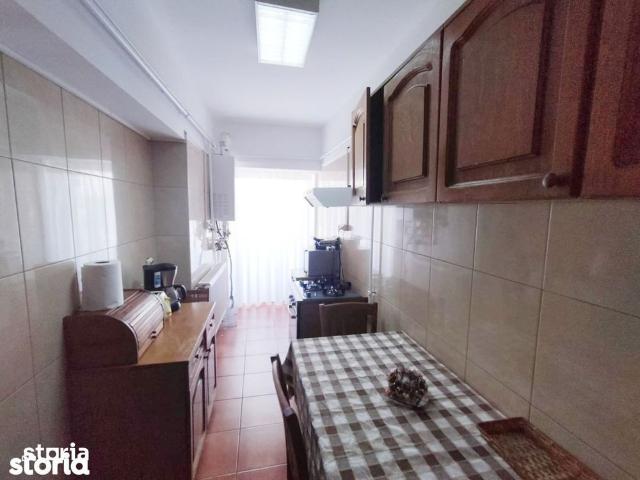 3 camere 1 mai Medicina l Centrala termica Apartament renovat