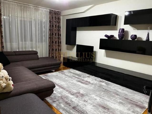 3 camere| 2 bai| Zona Lunei| apartament frumos si spatios| centrala proprie|