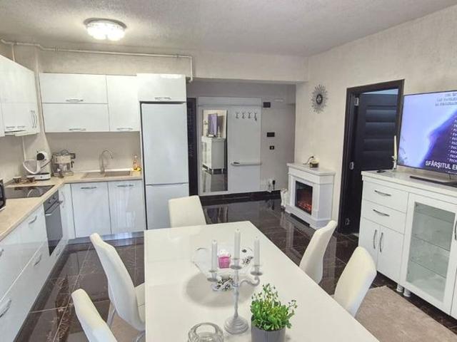 3 camere Zona Centrala – Teatru