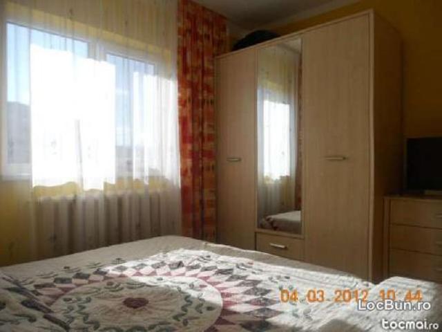 3 camere zona Scala etaj 3 izolat interior