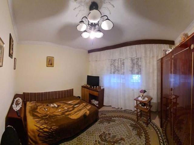 Vand apartament 3 camere