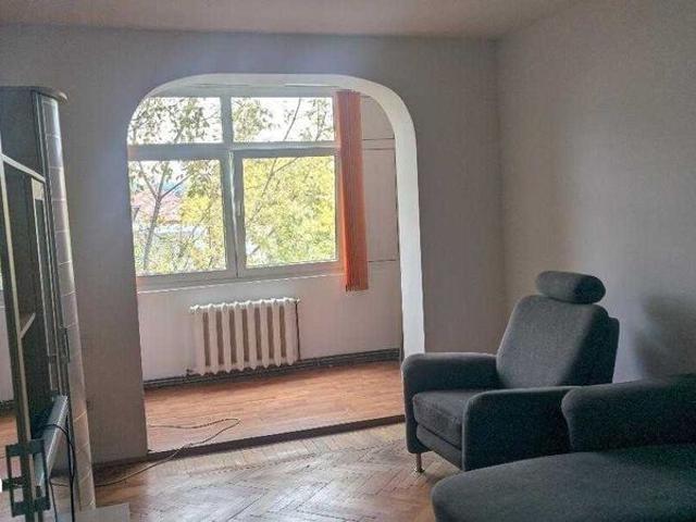 3 camere, apartament de vanzare Valcea judet, Ramnicu Valcea 9109 •