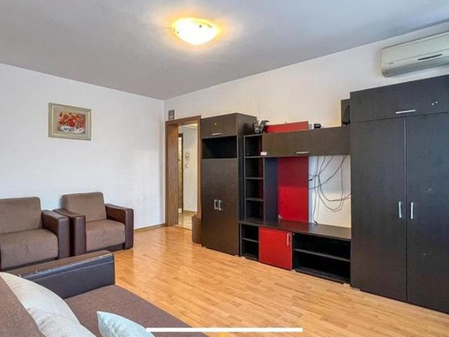 3 camere Bucur Obor. 6 minute pe jos este Metroul, statia Obor! Loc de parcare!