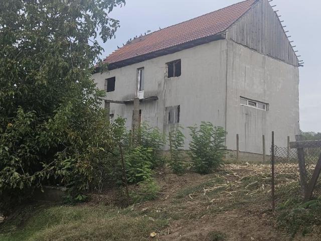 3 camere, casa de vanzare Bihor judet, Cetariu 9003 •