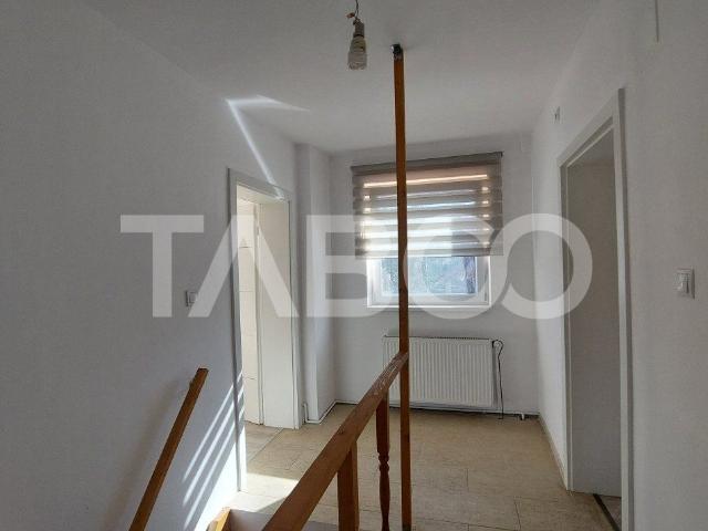 3 camere, casa de vanzare Sibiu judet, Lazaret 9010 •