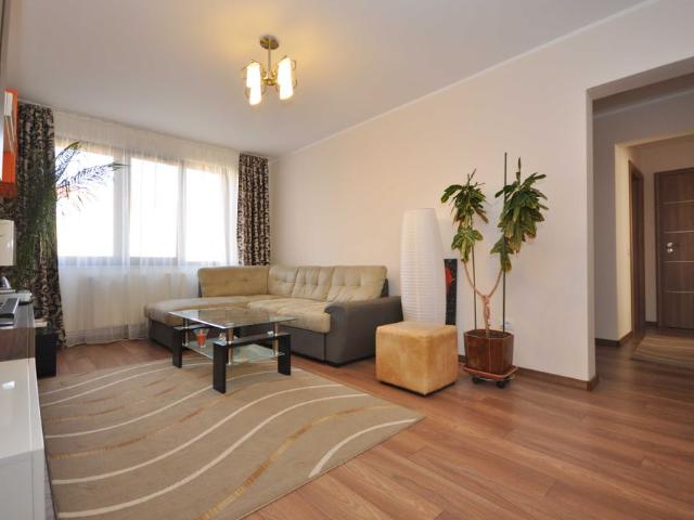 3 camere Centru Civic mobilat lux 600 Euro