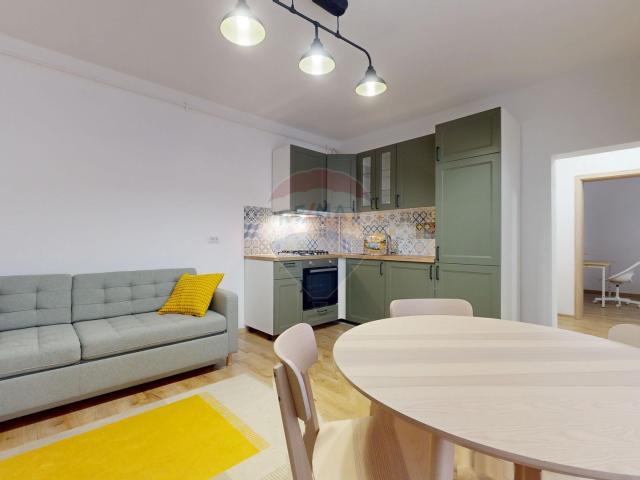 3 camere centrul istoric acceptăm regim hotelier 2 intrări separate