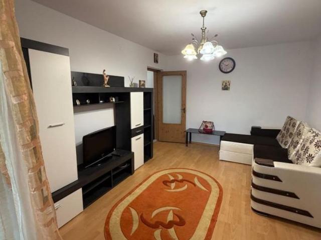3 Camere Crangasi 2 Minute de Metrou