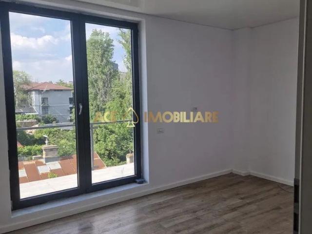 3 Camere de inchiriat | Crangasi | 2 Bai | Parcare | Pretabil Birou