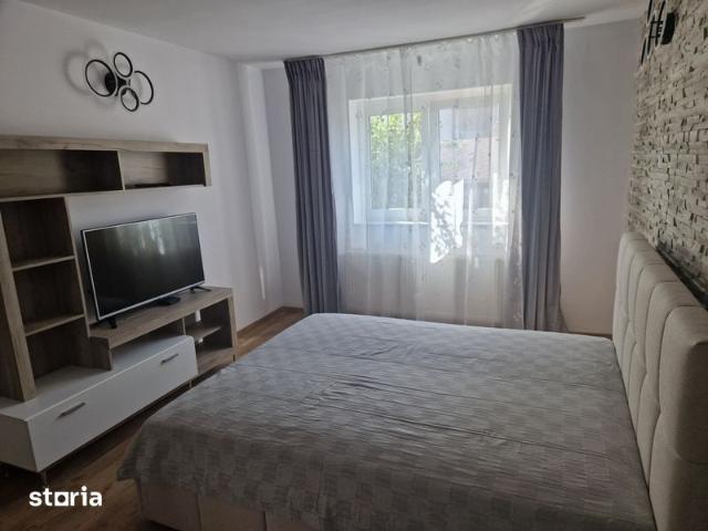 3 camere de inchiriat la casa