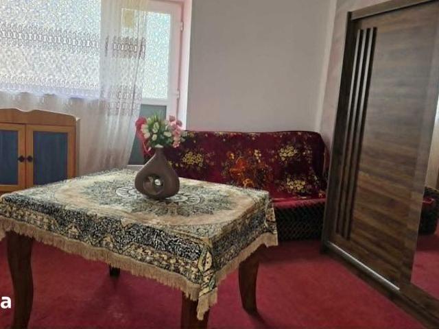 3 camere de inchiriat la curte in orasul Braila