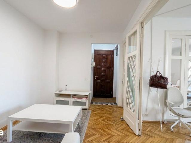 3 camere de inchiriat, Renovat, 94 mp utili, Metrou Piata Unirii
