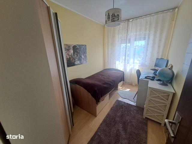 3 camere decomandat conf. 1 Pacurari Petru Poni mobilat bloc 1984