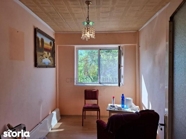3 camere DECOMANDAT, 67 mp, 2 bai, Viziru 1 Pistruiatu