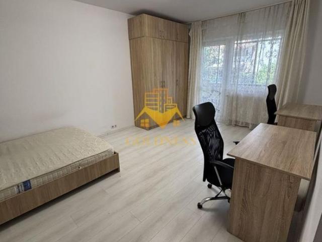 3 camere decomandate, 2 balcoane, Intre lacuri, Aurel Vlaicu, Kaufland