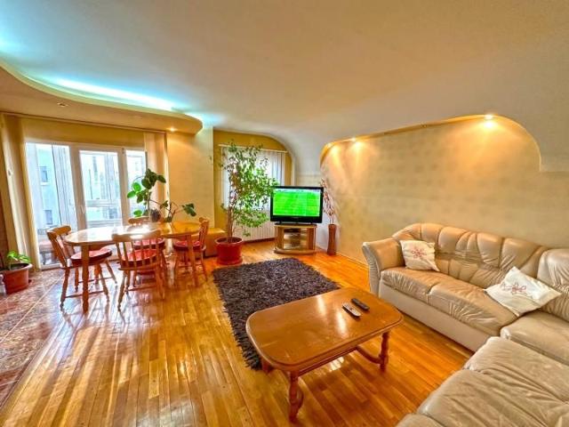 3 camere decomandate, Ciuperca, M uri, etaj3, centrala termica, aer conditionat, complet mobilat si utilat