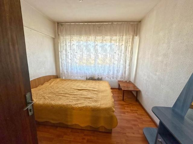 3 camere decomandate, foarte spatios, Calea Bucuresti Rotonda, pentru maxim 6 persoane