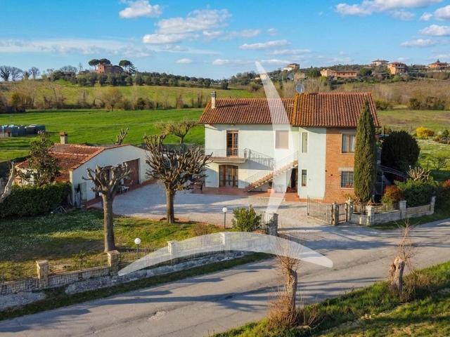 3 Camere Fattoria / Casale Toscana In Vendita A1190r. 294m² Montepulciano Stazione