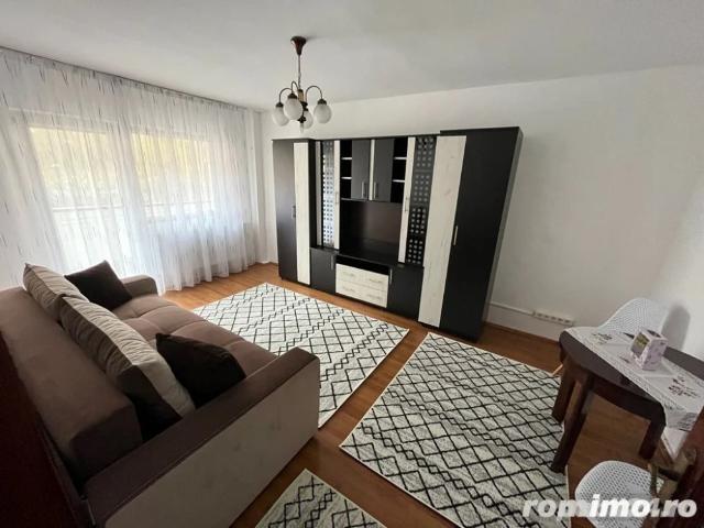 3 camere in zona Complexului Studentesc