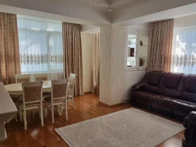 3 camere in zona Dambovita