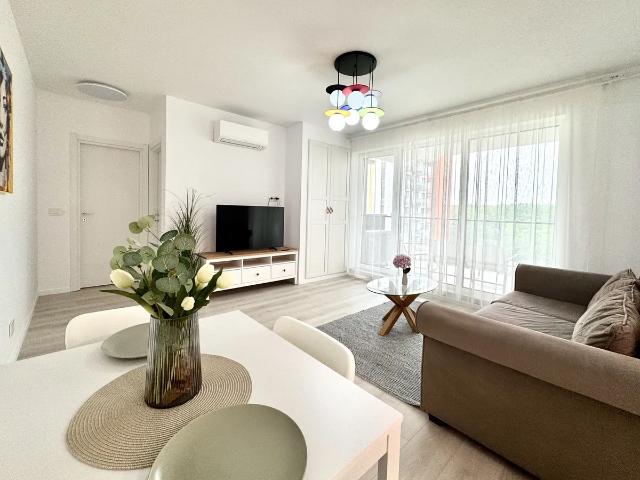 3 camere modern, vedere panormica spre pădurea verde, zona Lipovei