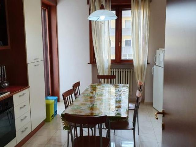 3 camere per studentesse Zona Obelisco/Porta Napoli