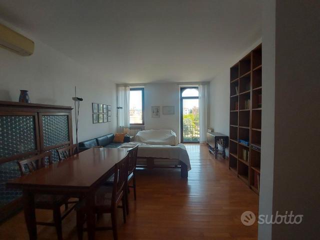 3 camere singole in appartamento in condivisione