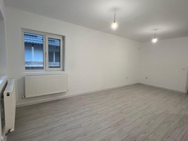 3 camere Stare: finalizat Suprafata m²: 82 m² Iasi judet, cug 7951 •