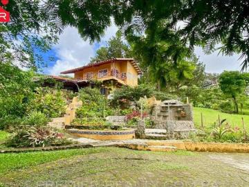 3 CASAS INDEPENDIENTES Y AMPLIO TERRENO PAISAJISTCO