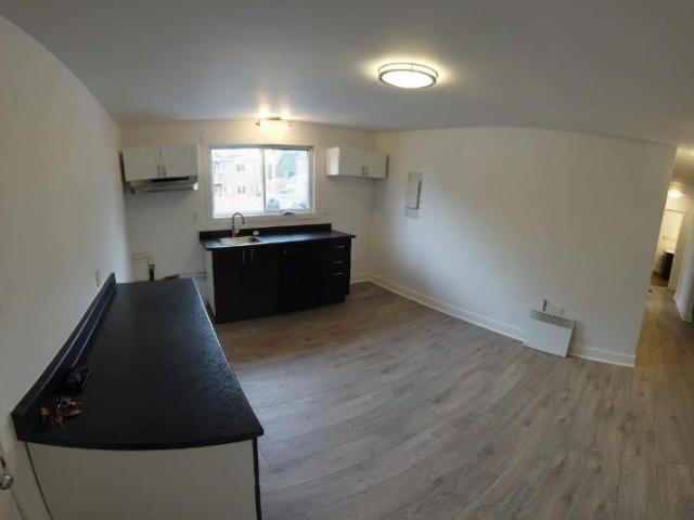 3 CH 1 SDB Québec $1,326 /mo