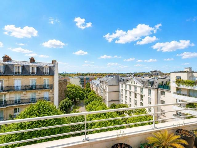 3 chambres balcon en étage élevé