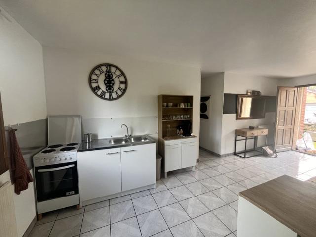 3 chambres 12 m2. Maison individuelle avec jardin