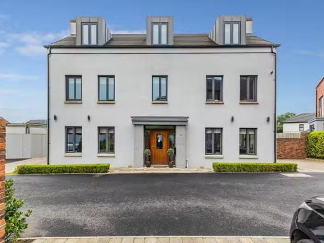3 Charlottes Court