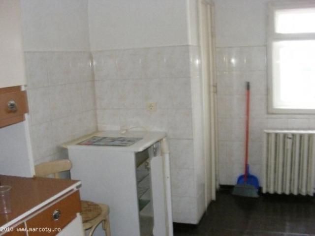 3 Decomandate Mobilate 180 euro/lunar