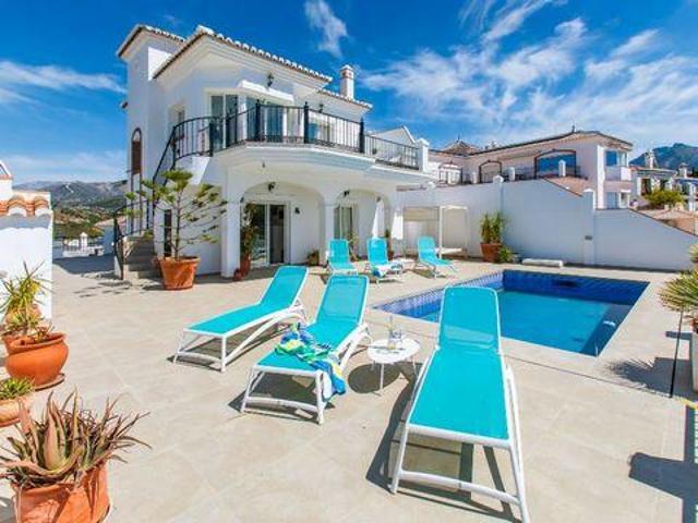 3 Dormitorio Villa Nerja Andalucía 98303495