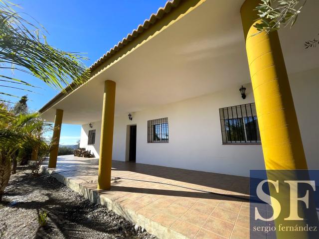 3 Dormitorios dobles | Cocina completamente equipada | Cuart. 185m² Canillas de Aceituno