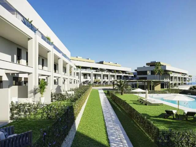 3 Dormitorios, 2 3 Baños, Apartamento de Planta Baja con 2 B. 146m² Estepona