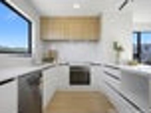 3 En suites, Endless Comfort & Move in Ready