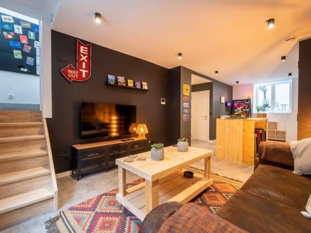 3 Furnished Rooms with Private Bath European Quarter